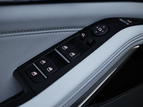 New 2026 BMW X5 xDrive40i w/ Climate Comfort Package image 18