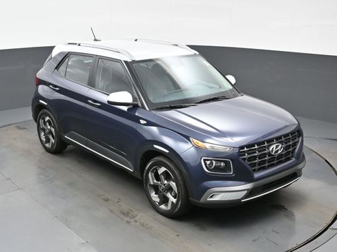 Used 2023 Hyundai Venue Limited w/ Cargo Package FWD image 39