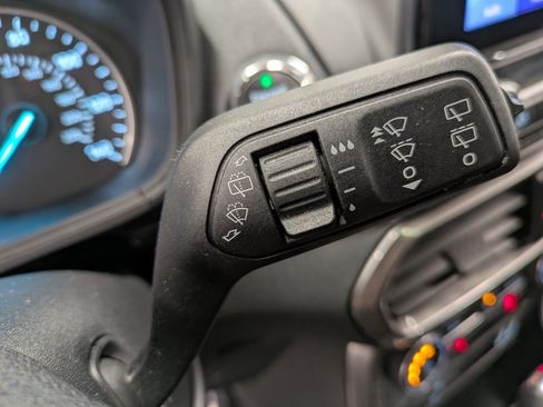 Used 2021 Ford EcoSport SE w/ SE Convenience Package image 18