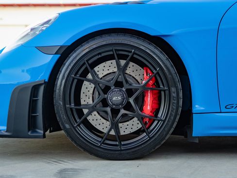 Used 2024 Porsche 718 Cayman GT4 RS image 32