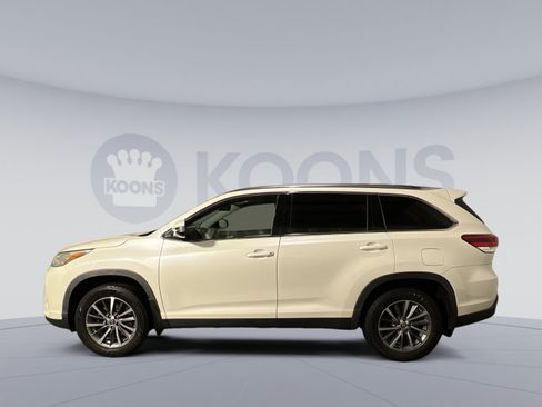 Used 2019 Toyota Highlander XLE AWD/4WD image 13