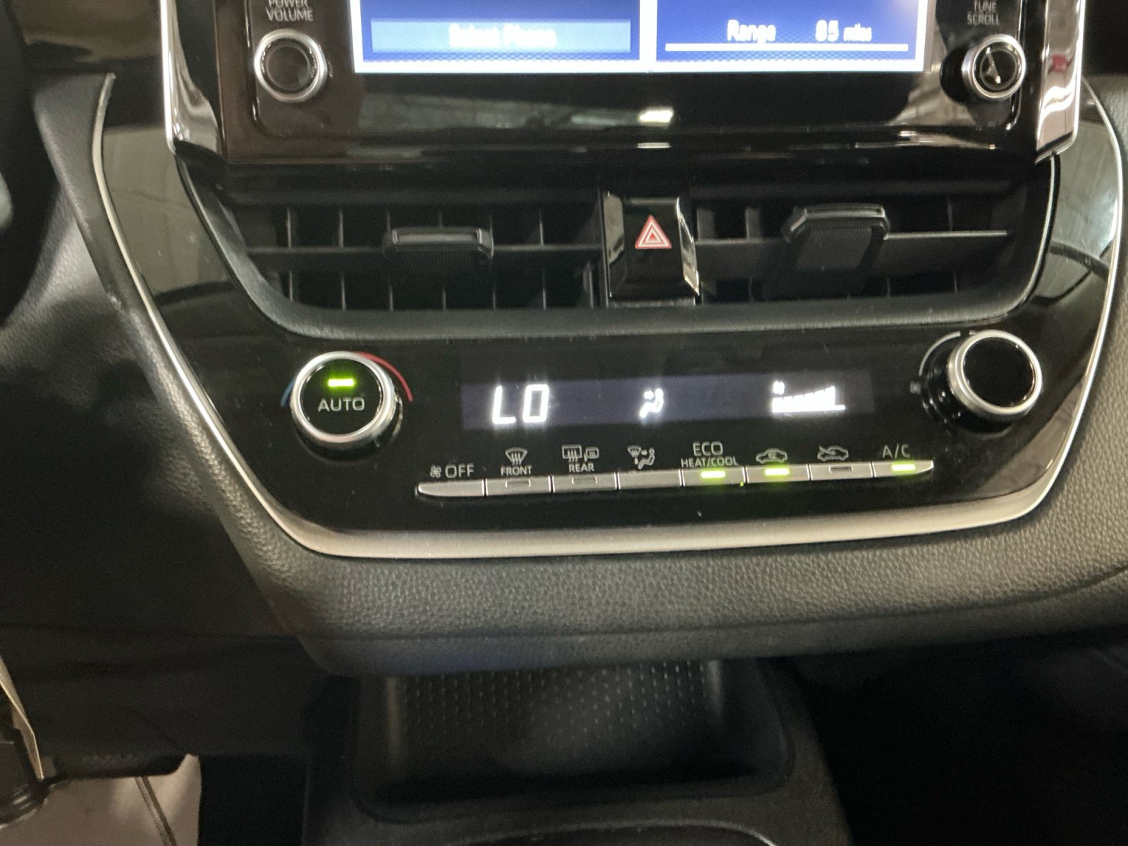 Used 2020 Toyota Corolla LE w/ Carpet Mat Package (TMS) FWD image 12