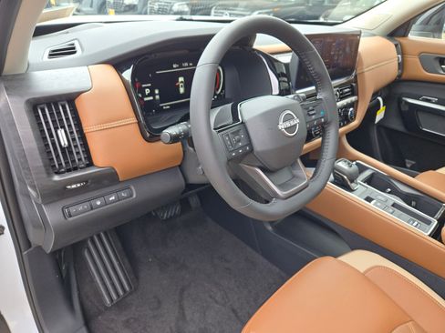 New 2026 Nissan Pathfinder Platinum FWD image 11