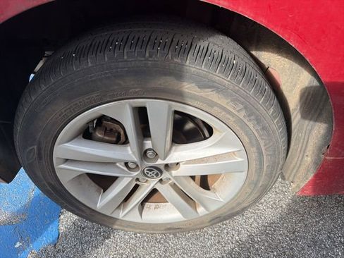 Used 2021 Toyota Corolla Hatchback image 9