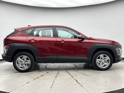 Used 2024 Hyundai Kona SE image 6