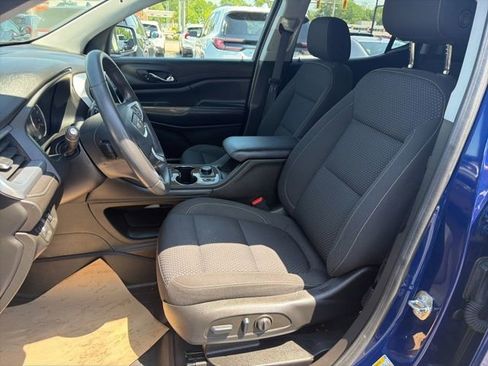 Used 2023 GMC Acadia SLE w/ Driver Convenience Package FWD image 12