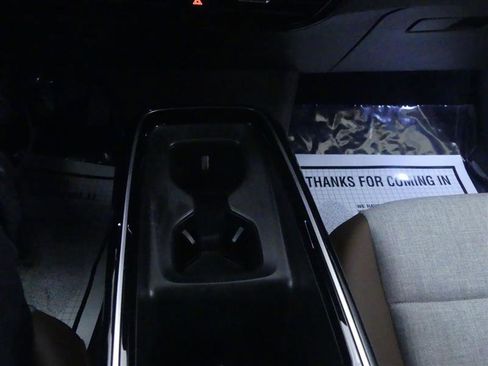 Used 2024 Volkswagen ID.4 Pro image 17