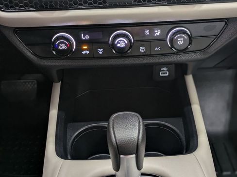 Used 2023 Honda HR-V LX image 36