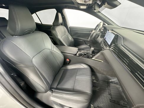 Used 2025 Toyota Camry XSE FWD image 27