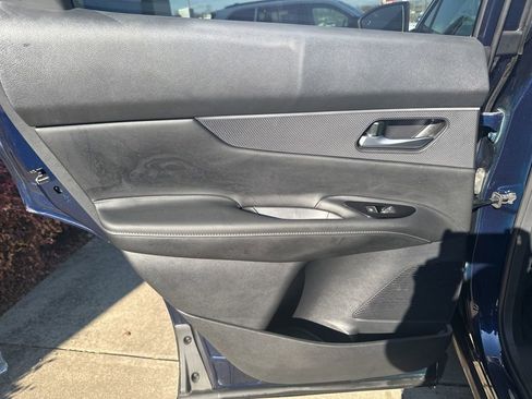 Used 2025 Nissan Murano SV FWD image 15