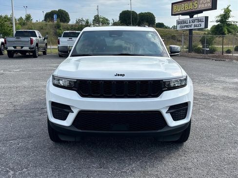 Used 2023 Jeep Grand Cherokee Altitude AWD/4WD image 22