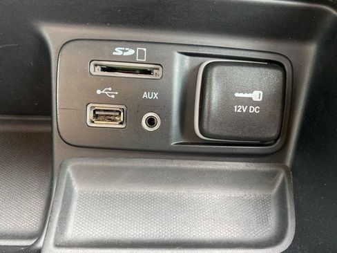 Used 2016 Jeep Cherokee Latitude w/ Cold Weather Group image 32