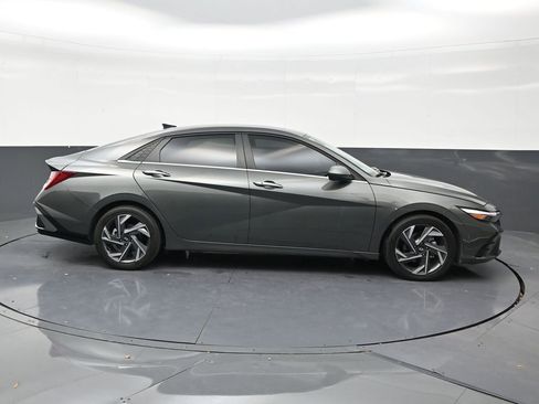 Used 2025 Hyundai Elantra SEL FWD image 6