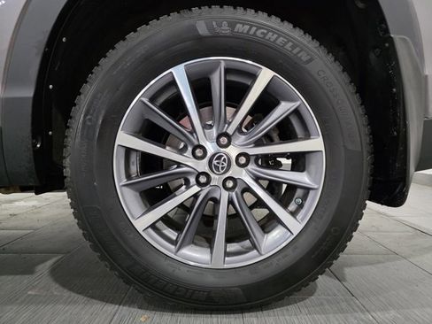 Used 2019 Toyota Highlander XLE image 24