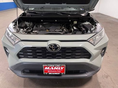 Used 2021 Toyota RAV4 XLE w/ Convenience Package FWD image 9