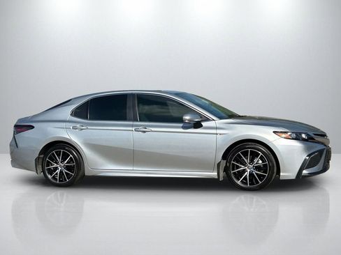 Used 2023 Toyota Camry SE w/ Audio Upgrade Package image 4