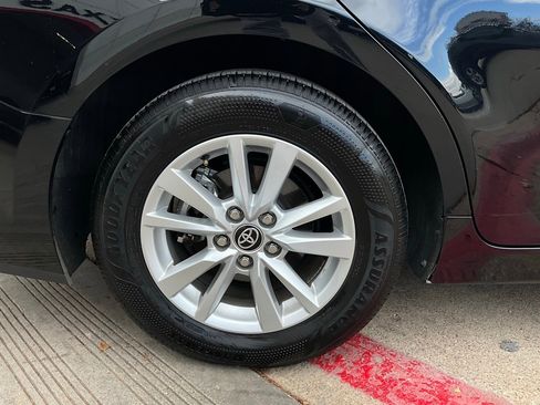 Used 2025 Toyota Camry LE image 9