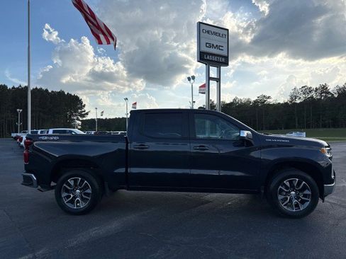 Used 2023 Chevrolet Silverado 1500 LT image 2