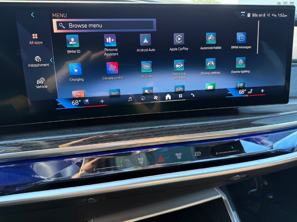 Used 2026 BMW 750e xDrive AWD/4WD image 25