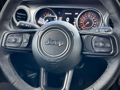 Used 2021 Jeep Gladiator Sport image 16