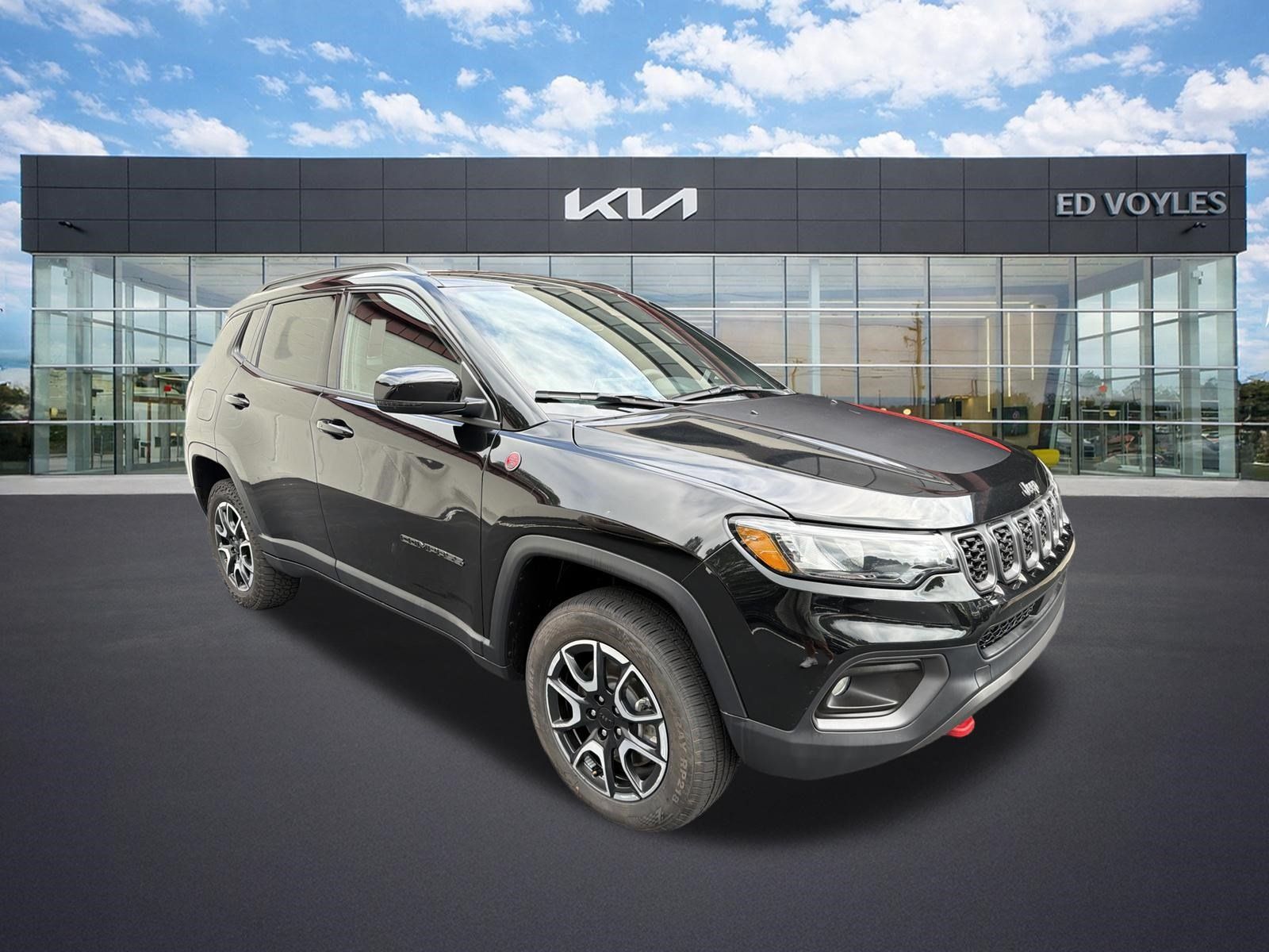 Used 2024 Jeep Compass Trailhawk AWD/4WD image 1