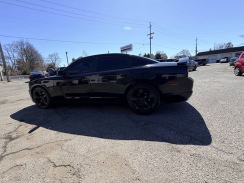 Used 2014 Dodge Charger R/T w/ Blacktop Package RWD image 35