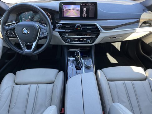 Used 2021 BMW 530i w/ Premium Package image 3