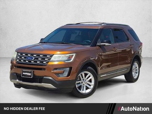 Used 2017 Ford Explorer XLT w/ Equipment Group 202A FWD image 1