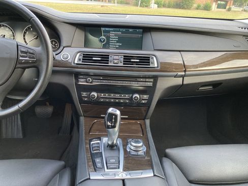 Used 2011 BMW 750Li xDrive image 23