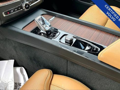 Certified 2023 Volvo XC60 B5 Ultimate w/ Protection Package Premier image 18