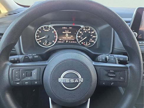 Used 2024 Nissan Rogue S image 24