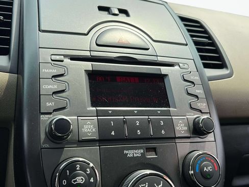 Used 2011 Kia Soul ! FWD image 26