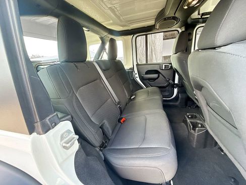 Used 2022 Jeep Wrangler Unlimited Sport image 31
