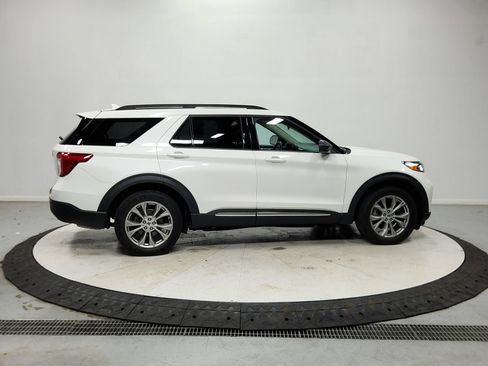 Used 2023 Ford Explorer XLT w/ Equipment Group 202A AWD/4WD image 9