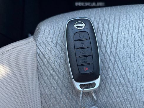 Used 2025 Nissan Rogue SV FWD image 22
