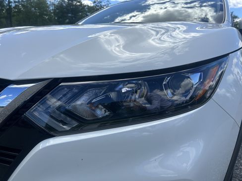 Certified 2022 Nissan Rogue Sport SL AWD/4WD image 9