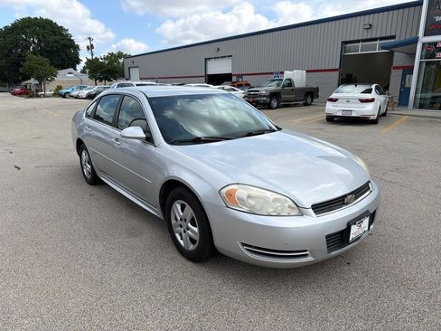 Used 2011 Chevrolet Impala LS FWD image 2
