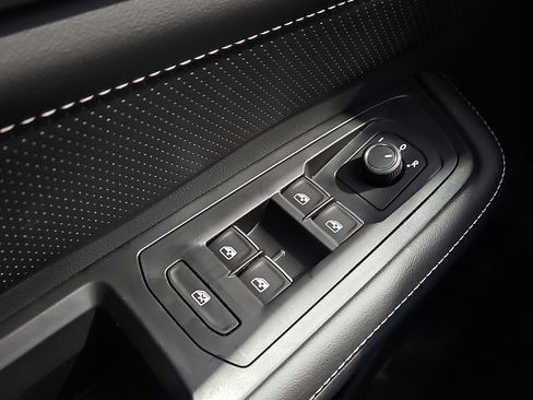 New 2026 Volkswagen Atlas Cross Sport SE image 13