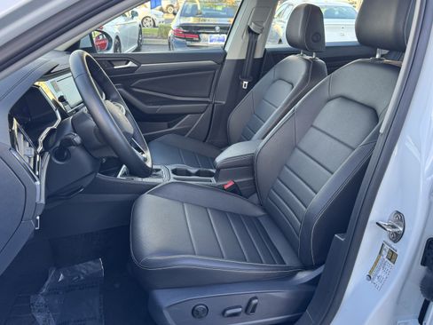 Used 2024 Volkswagen Jetta SE w/ Panoramic Sunroof Package image 16