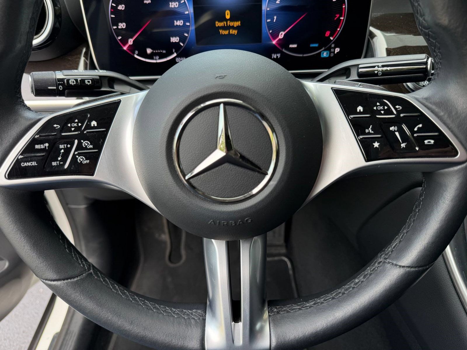 Used 2024 Mercedes-Benz GLC 300 4MATIC image 11