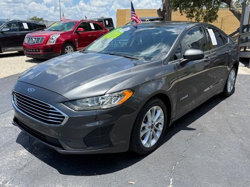 Used 2019 Ford Fusion SE FWD image 3