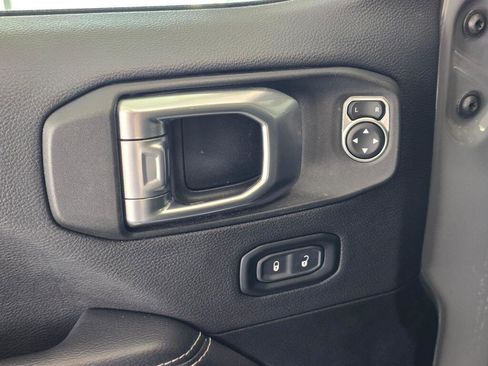 Used 2023 Jeep Wrangler Unlimited Sahara AWD/4WD image 21
