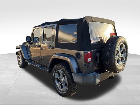 Used 2016 Jeep Wrangler Unlimited Sahara w/ Connectivity Group AWD/4WD image 3