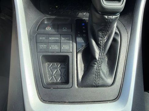 Used 2019 Toyota RAV4 XLE w/ Carpet Mat Package AWD/4WD image 31