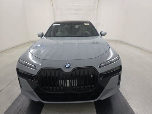 Used 2023 BMW i7 xDrive60 AWD/4WD image 2
