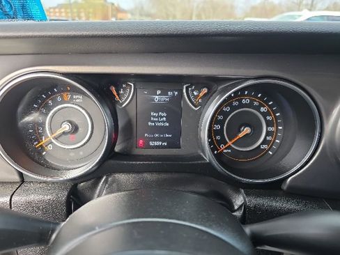 Used 2023 Jeep Gladiator Sport AWD/4WD image 22