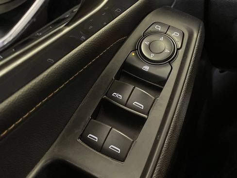 Used 2019 Chevrolet Traverse LT FWD image 12