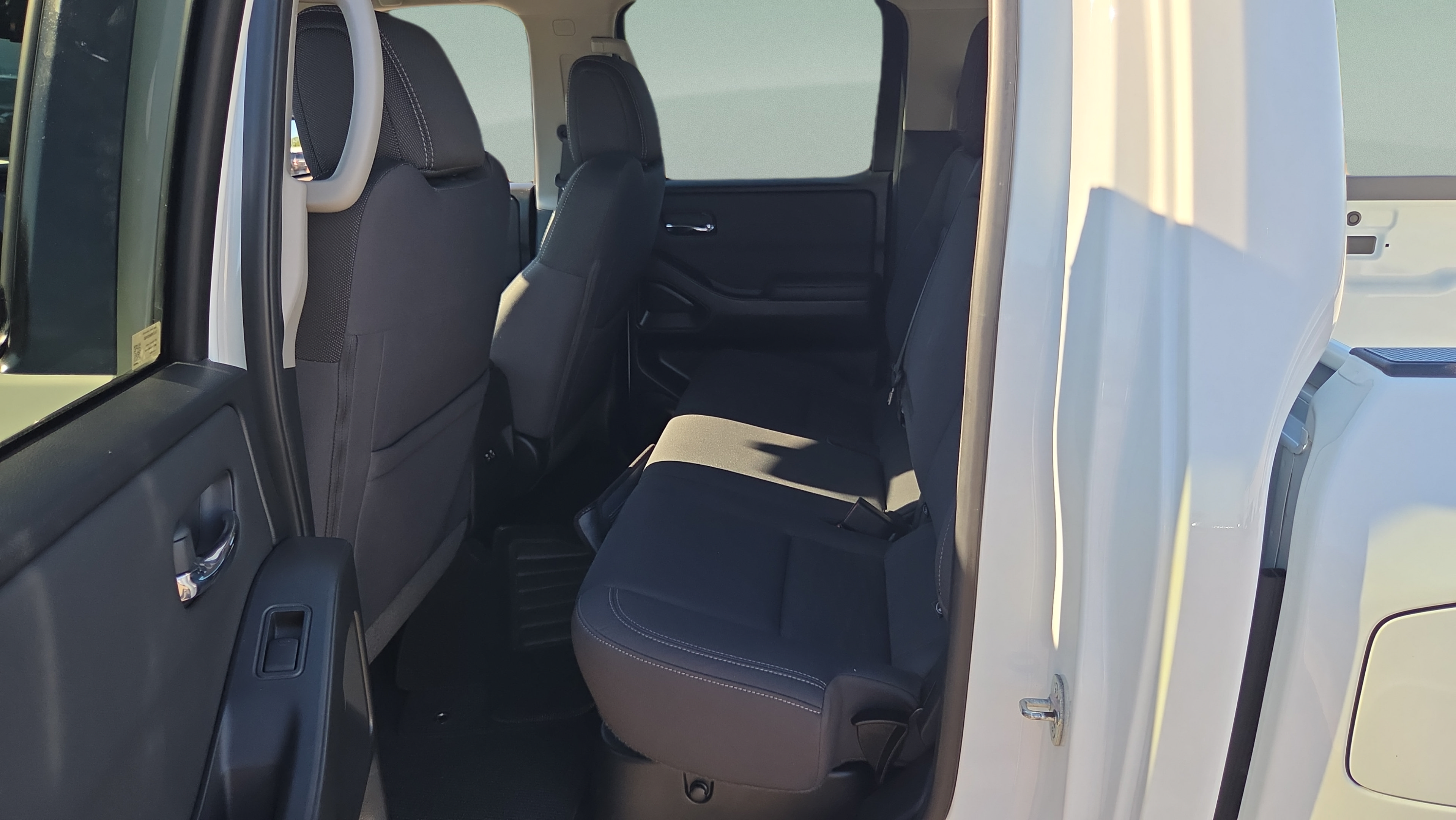 Used 2022 Nissan Frontier SV AWD/4WD image 18