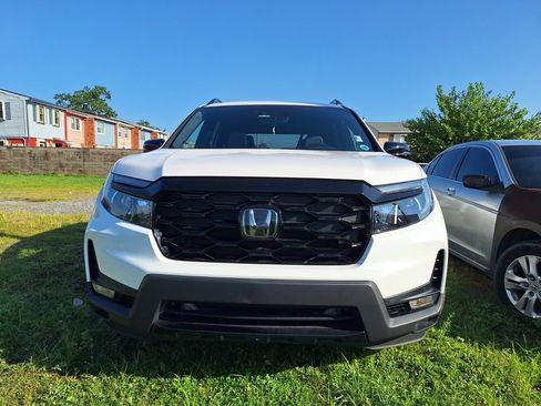 Used 2023 Honda Passport Elite image 2