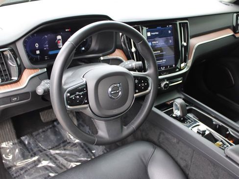 Used 2024 Volvo S60 B5 Plus image 18